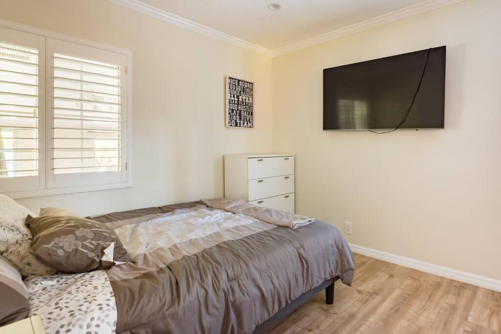 Encino Oasis Gorgeous 3 bedroom with bonus room