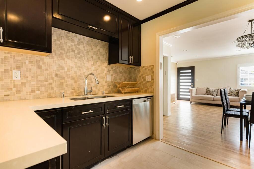 Encino Oasis Gorgeous 3 bedroom with bonus room