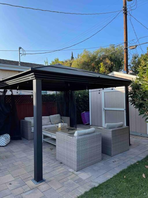 Encino Oasis Gorgeous 3 bedroom with bonus room