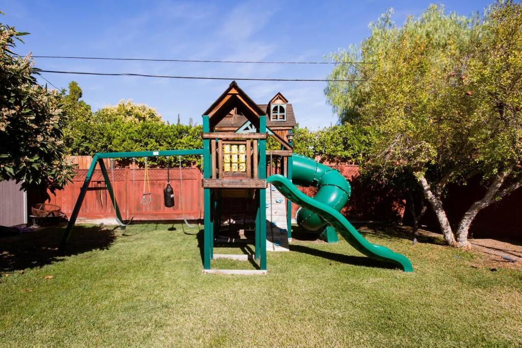 Encino Oasis Gorgeous 3 bedroom with bonus room