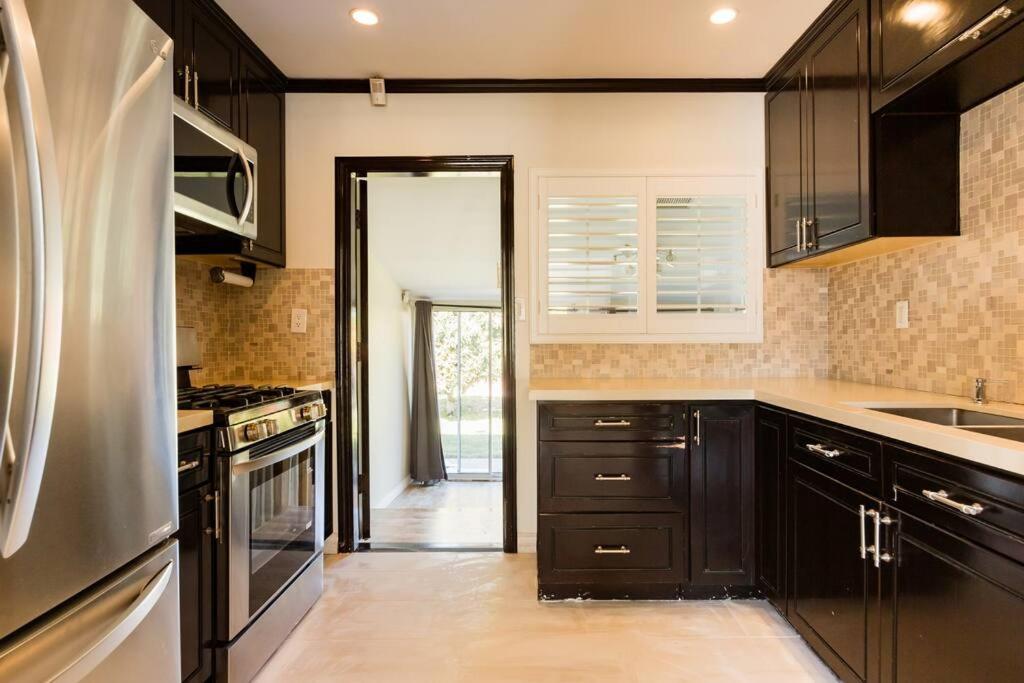Encino Oasis Gorgeous 3 bedroom with bonus room