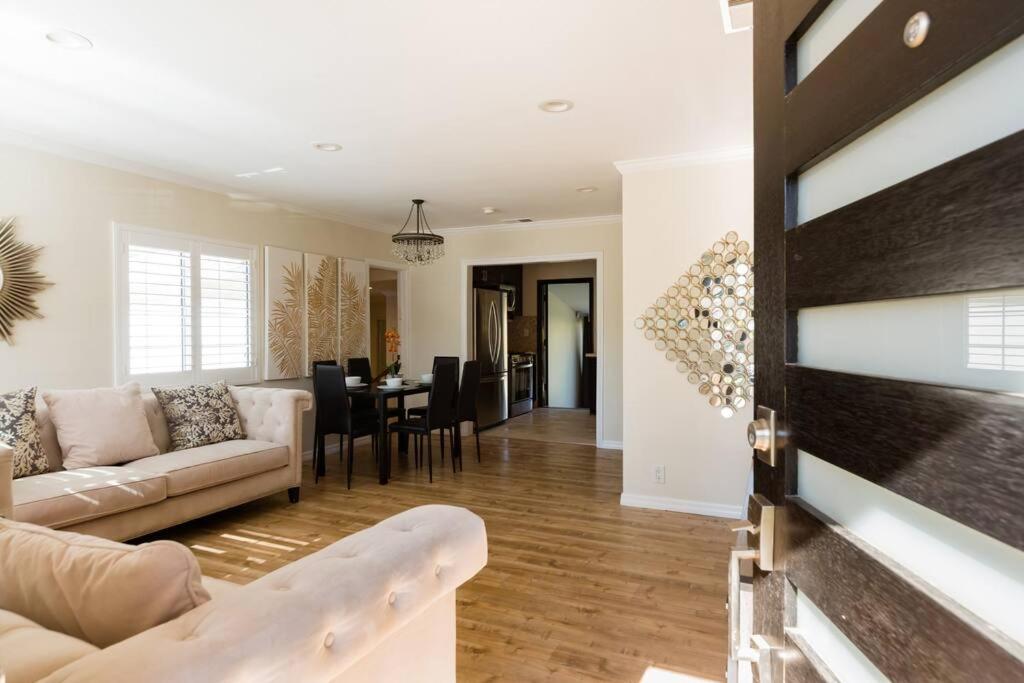 Encino Oasis Gorgeous 3 bedroom with bonus room