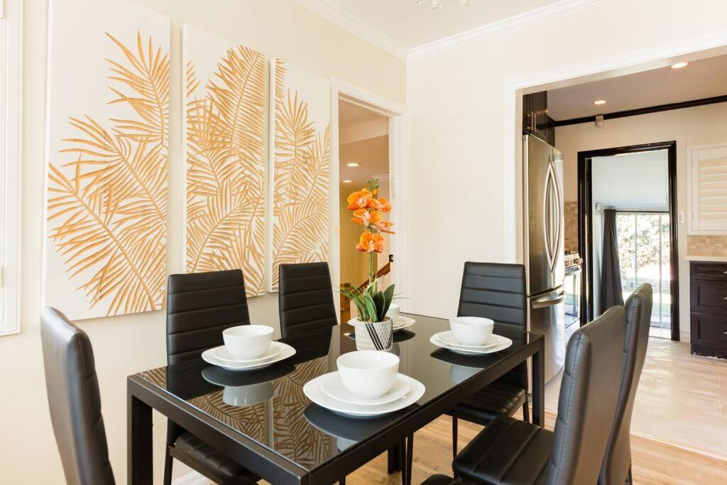 Encino Oasis Gorgeous 3 bedroom with bonus room