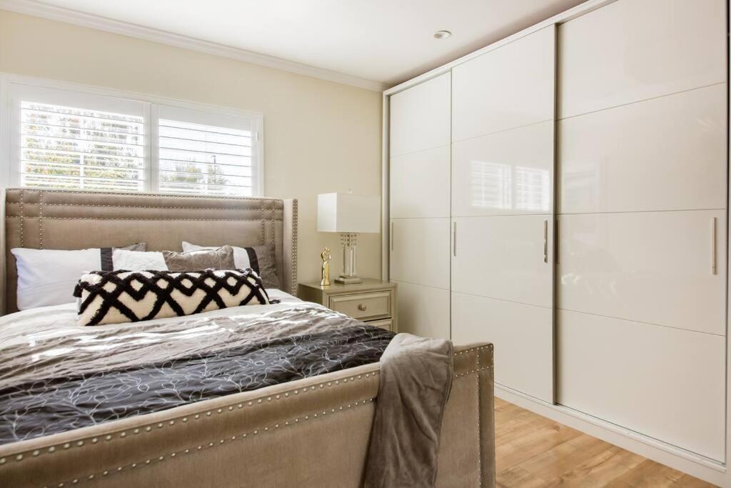 Encino Oasis Gorgeous 3 bedroom with bonus room