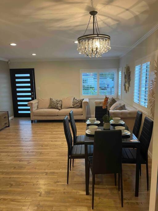 Encino Oasis Gorgeous 3 bedroom with bonus room
