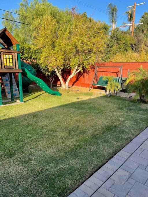 Encino Oasis Gorgeous 3 bedroom with bonus room