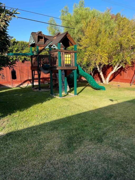 Encino Oasis Gorgeous 3 bedroom with bonus room