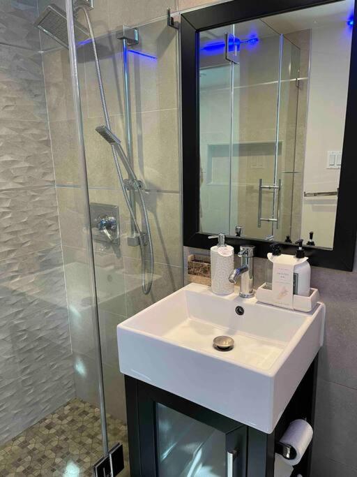 Encino Oasis Gorgeous 3 bedroom with bonus room