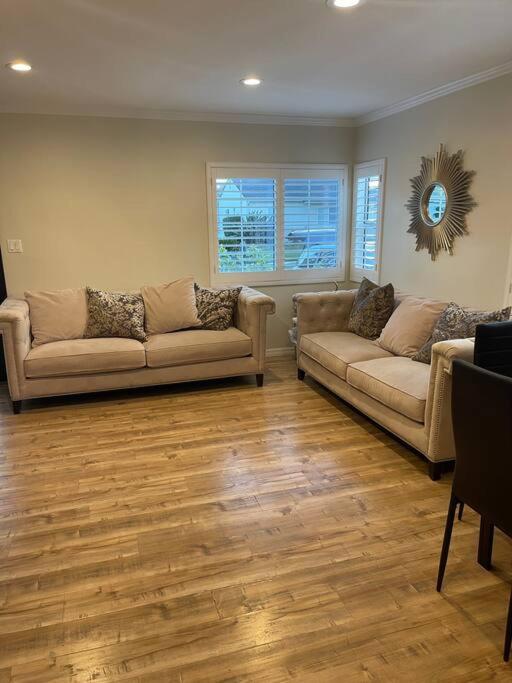 Encino Oasis Gorgeous 3 bedroom with bonus room