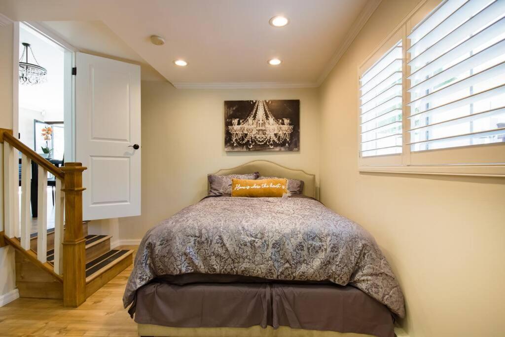 Encino Oasis Gorgeous 3 bedroom with bonus room