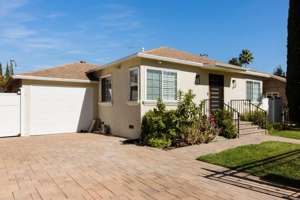 Encino Oasis Gorgeous 3 bedroom with bonus room