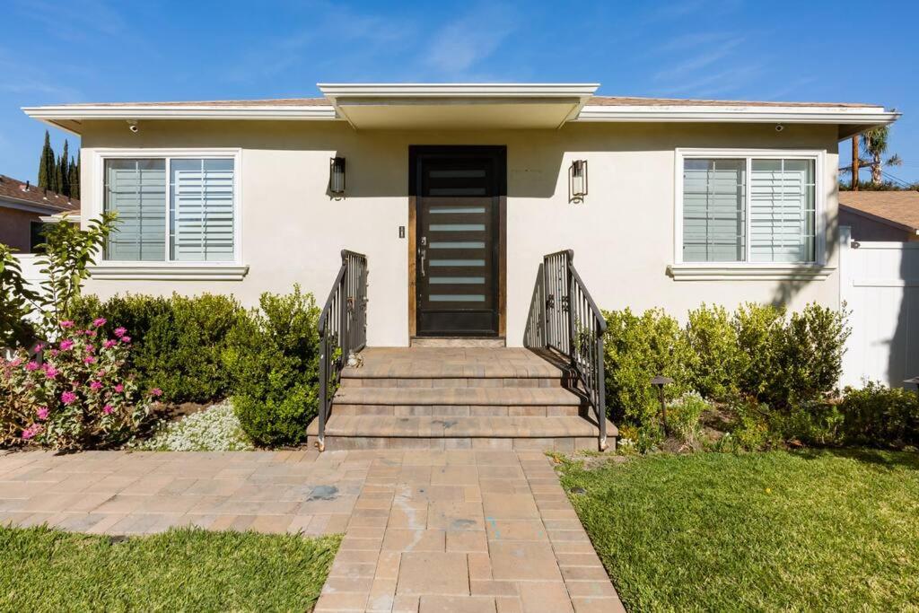 Encino Oasis Gorgeous 3 bedroom with bonus room