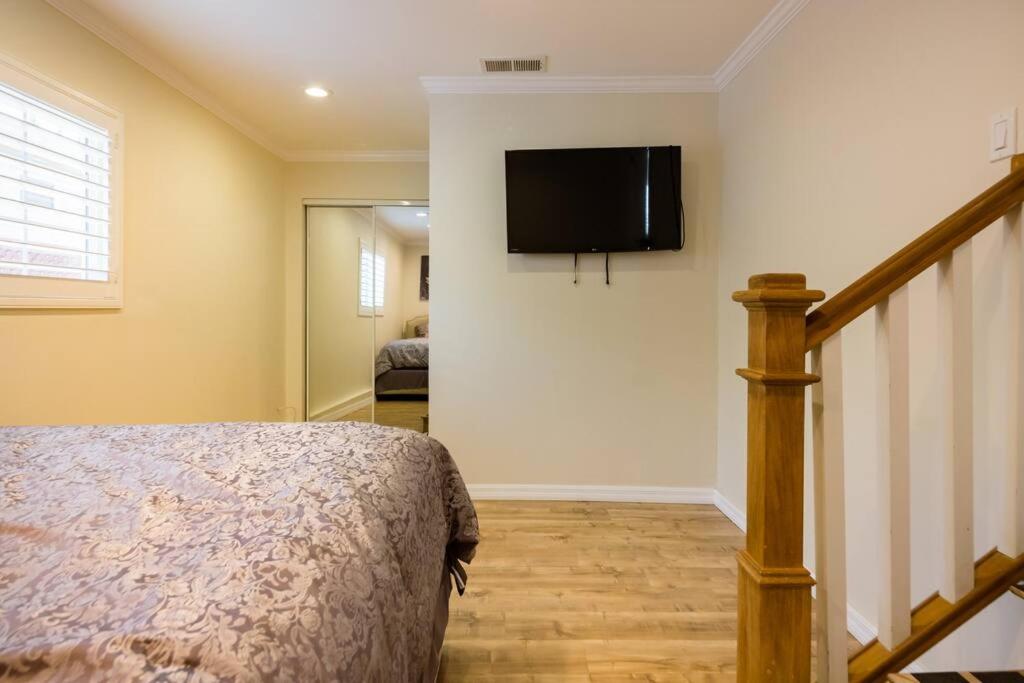 Encino Oasis Gorgeous 3 bedroom with bonus room
