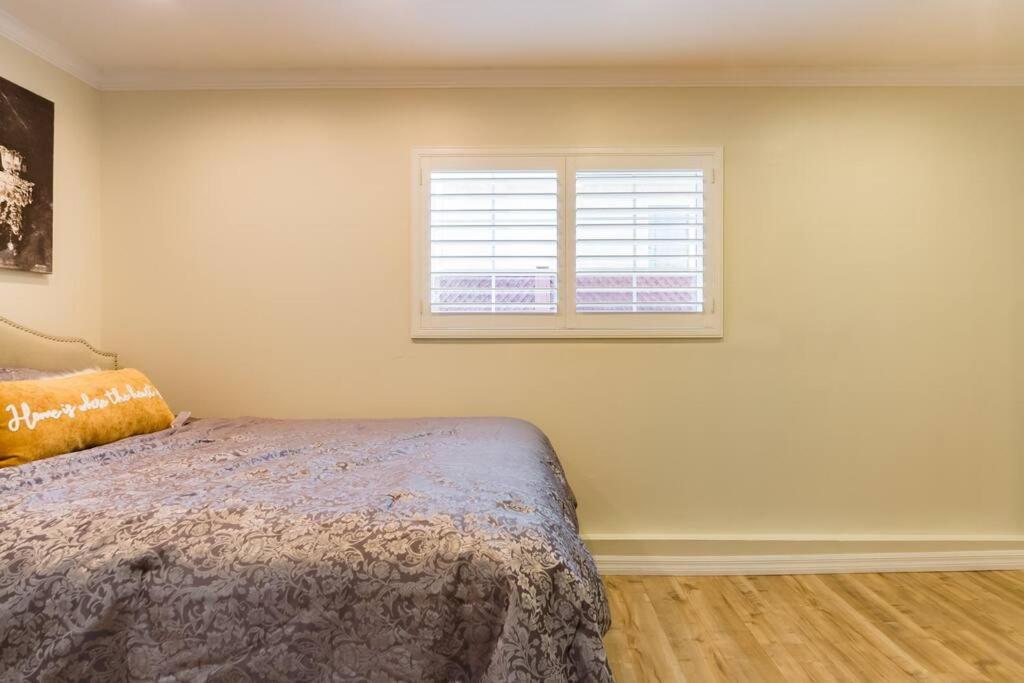 Encino Oasis Gorgeous 3 bedroom with bonus room