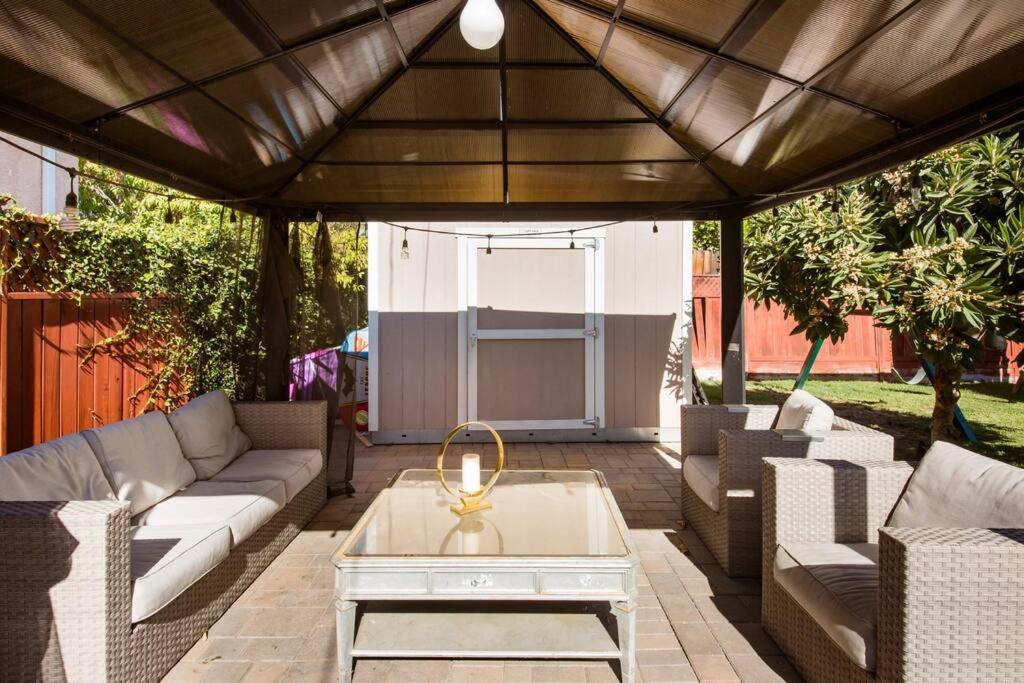 Encino Oasis Gorgeous 3 bedroom with bonus room