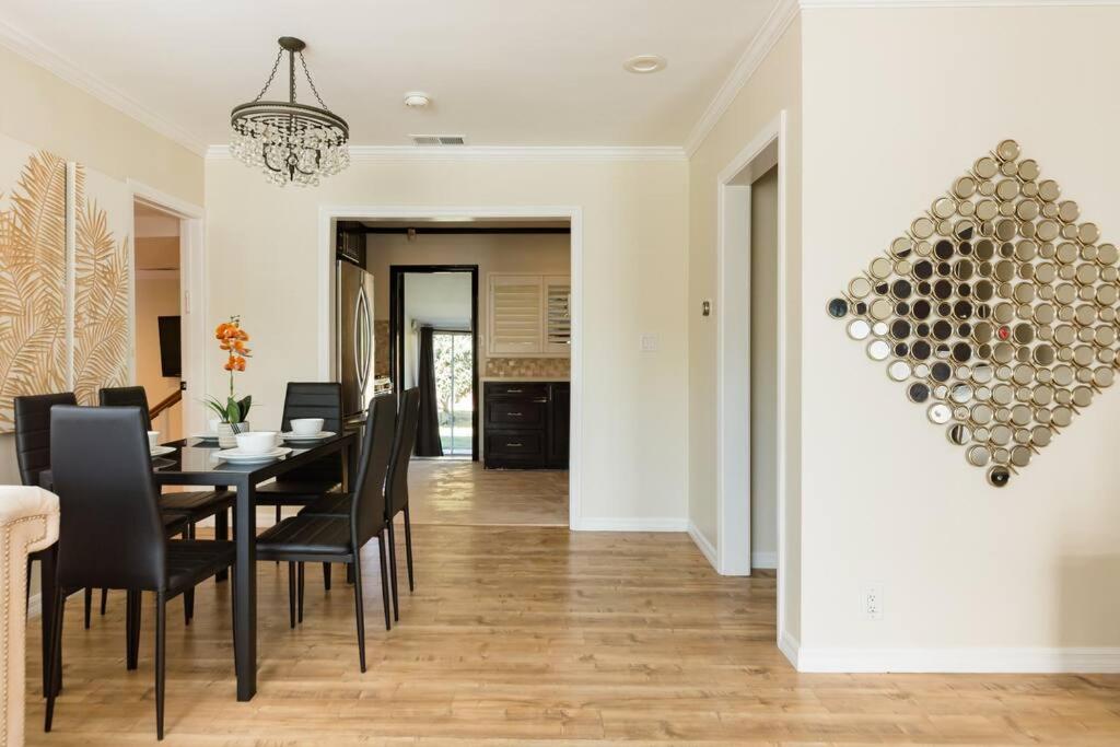 Encino Oasis Gorgeous 3 bedroom with bonus room