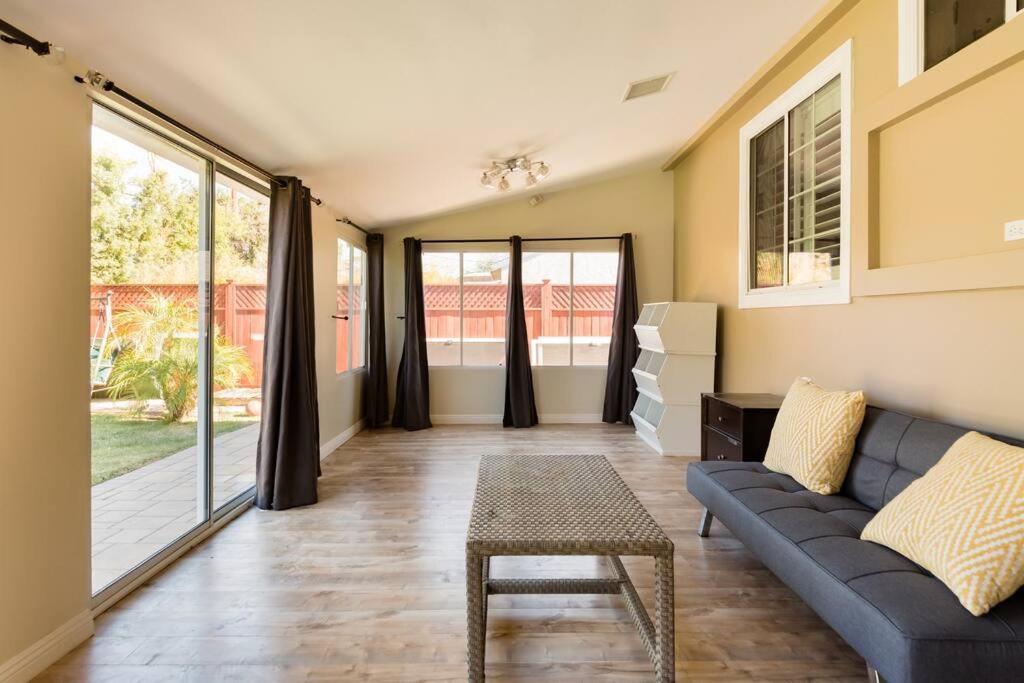 Encino Oasis Gorgeous 3 bedroom with bonus room