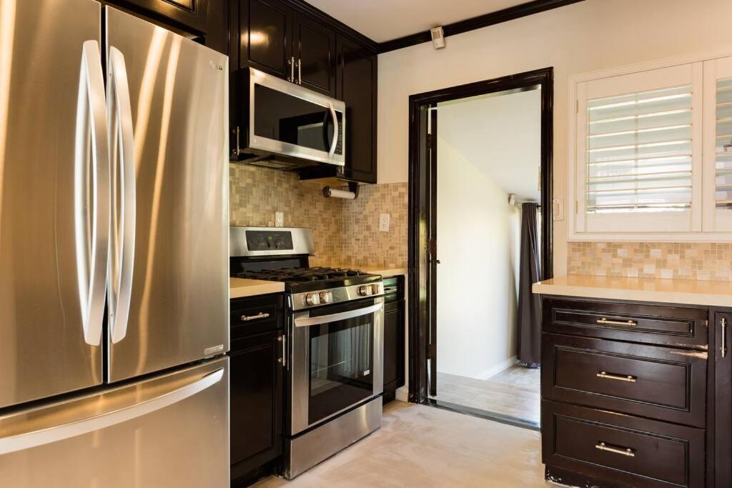 Encino Oasis Gorgeous 3 bedroom with bonus room