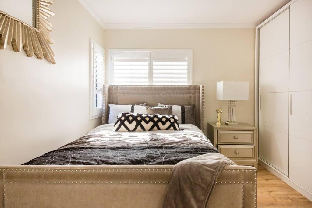 Encino Oasis Gorgeous 3 bedroom with bonus room