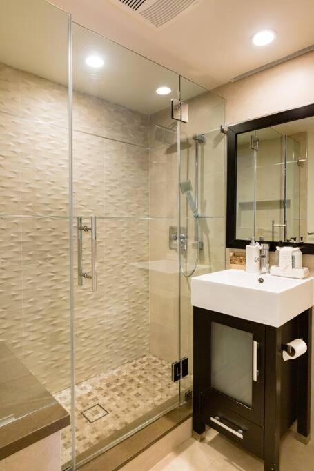 Encino Oasis Gorgeous 3 bedroom with bonus room