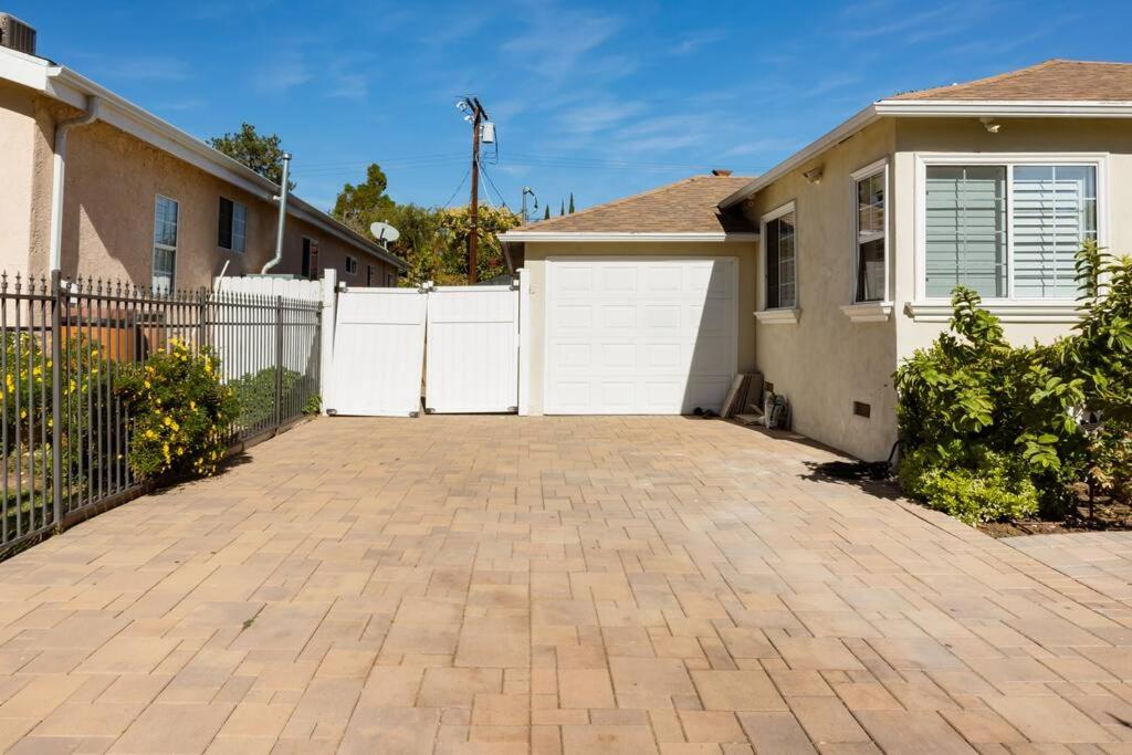 Encino Oasis Gorgeous 3 bedroom with bonus room