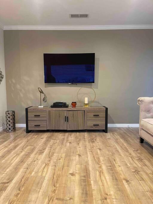 Encino Oasis Gorgeous 3 bedroom with bonus room