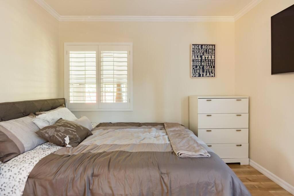Encino Oasis Gorgeous 3 bedroom with bonus room