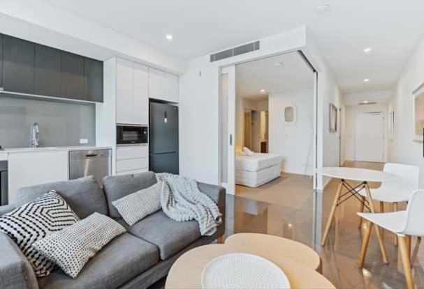 Spacious one-bedroom apartment in South Brisbane