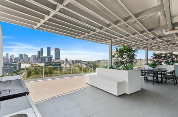 Spacious one-bedroom apartment in South Brisbane
