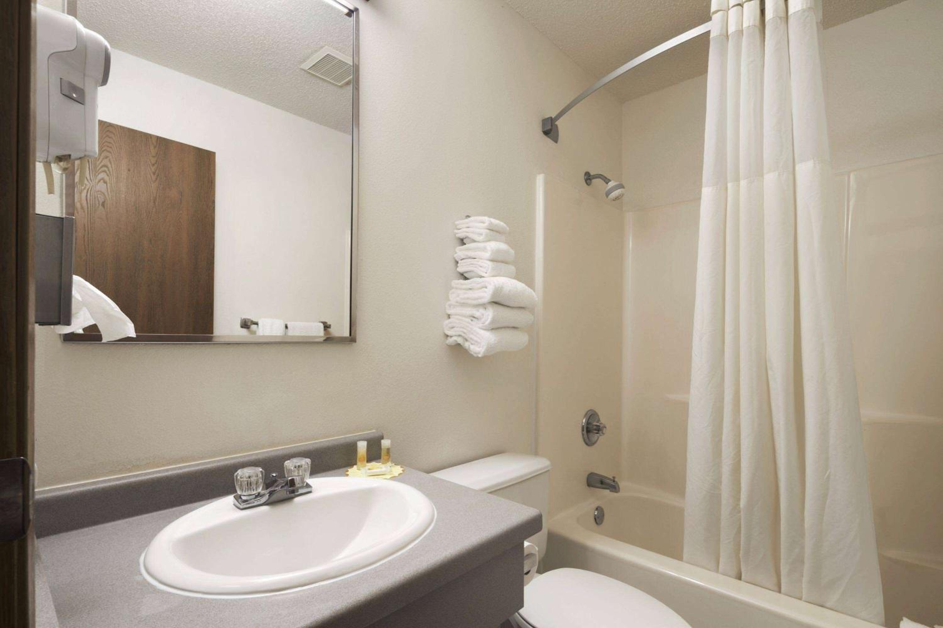 Days Inn by Wyndham Willmar view 3