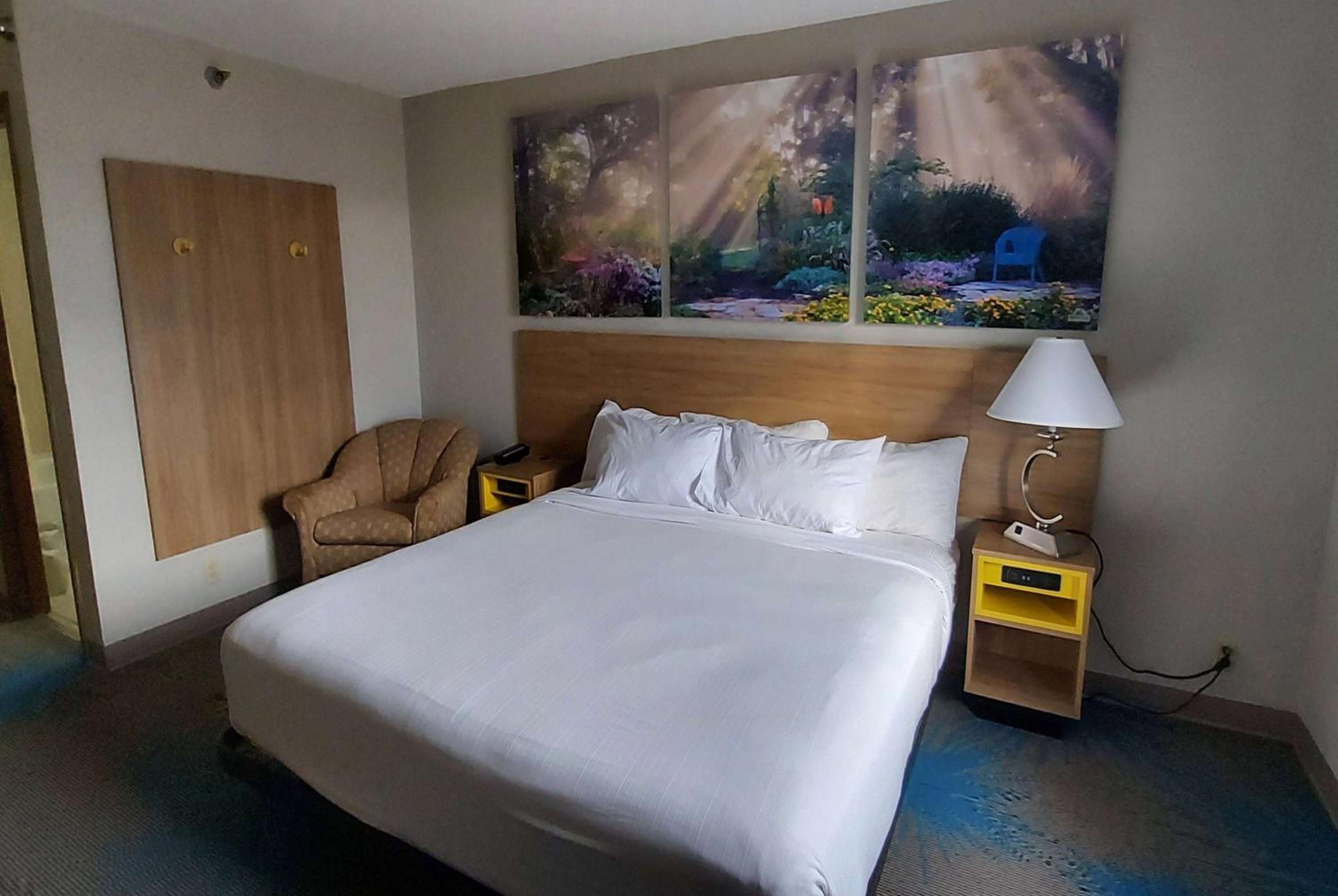 Days Inn by Wyndham Willmar view 5