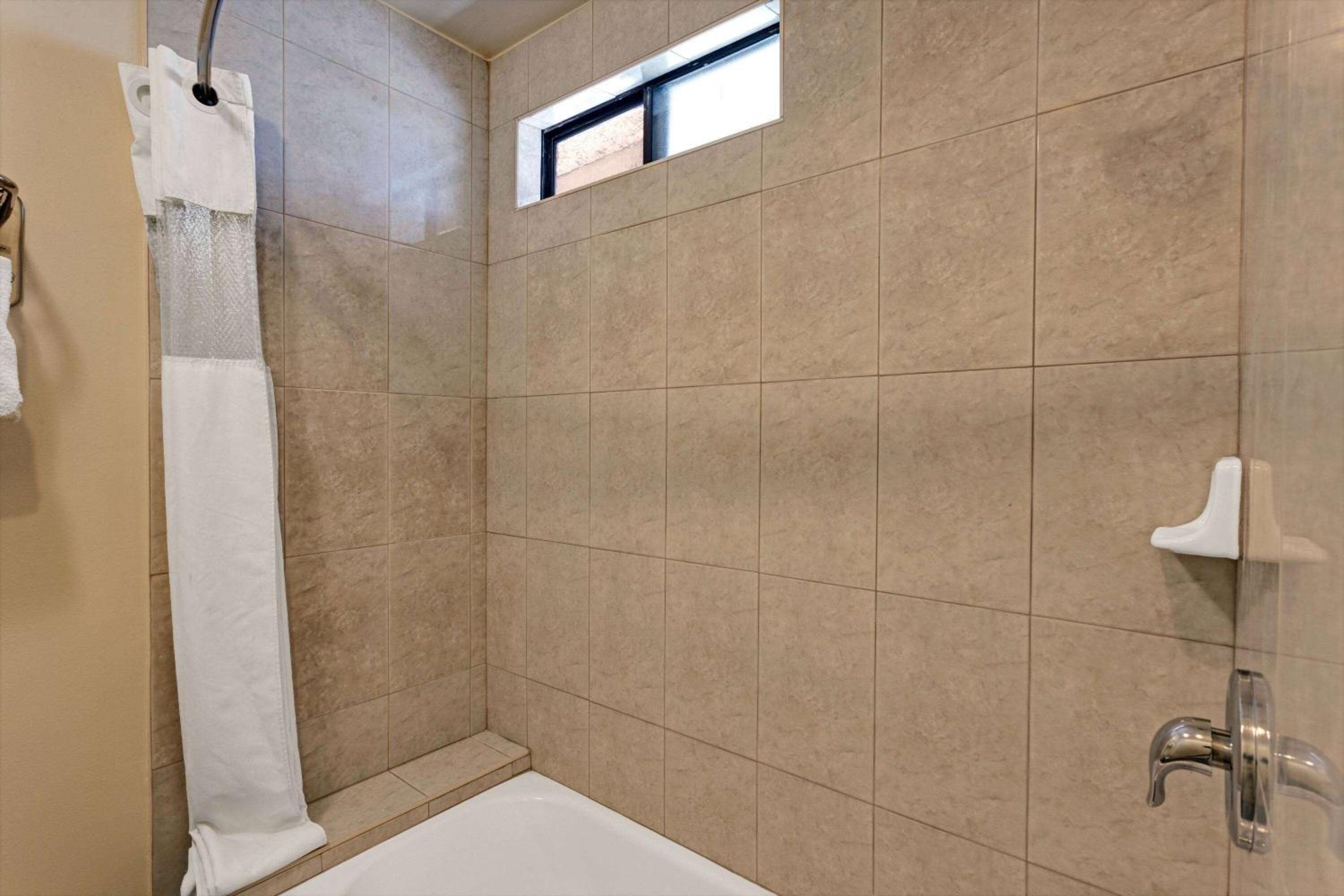 Travelodge by Wyndham Pasadena Central - Property Image 27