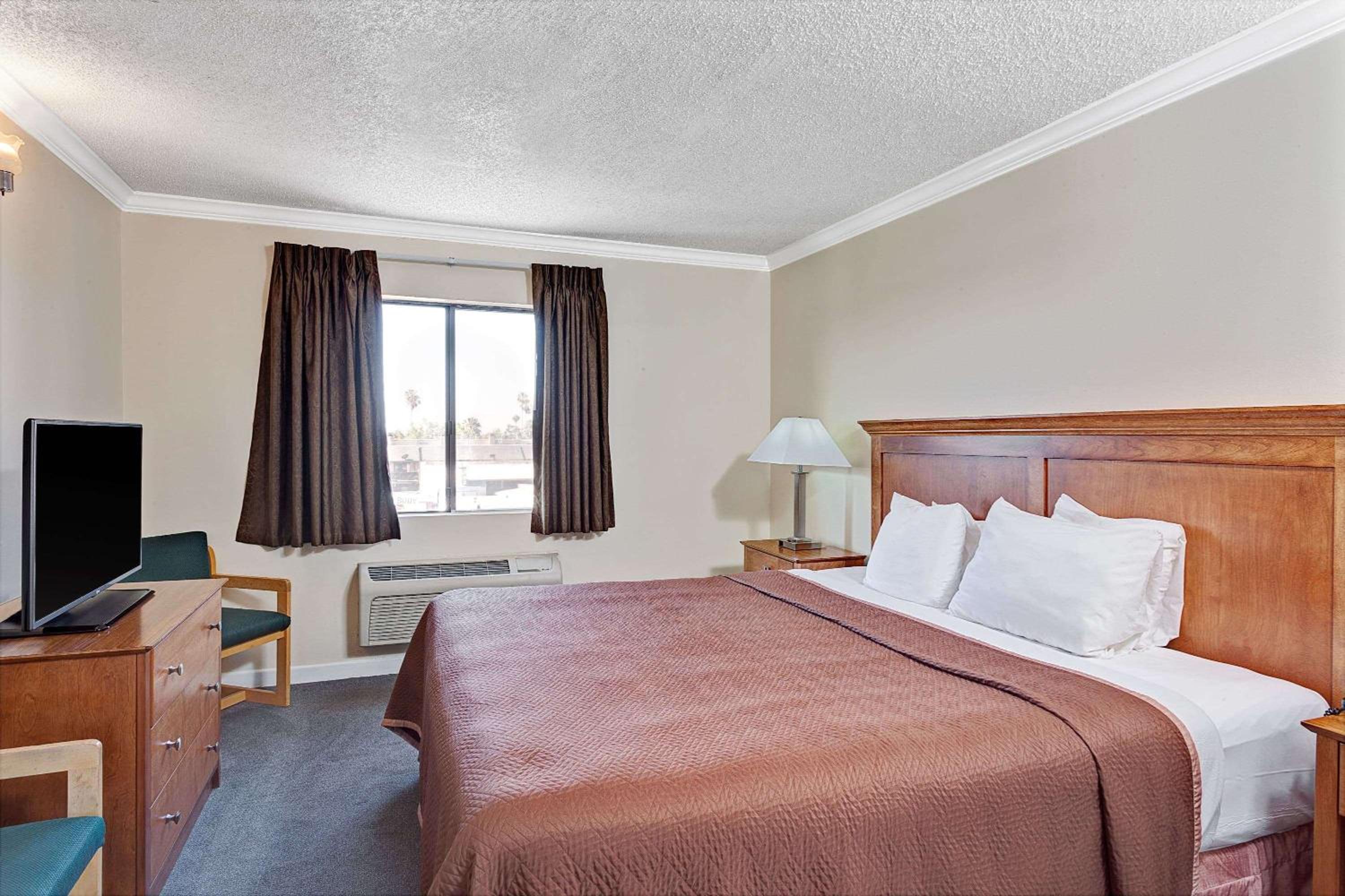 Travelodge by Wyndham Pasadena Central - Property Image 26