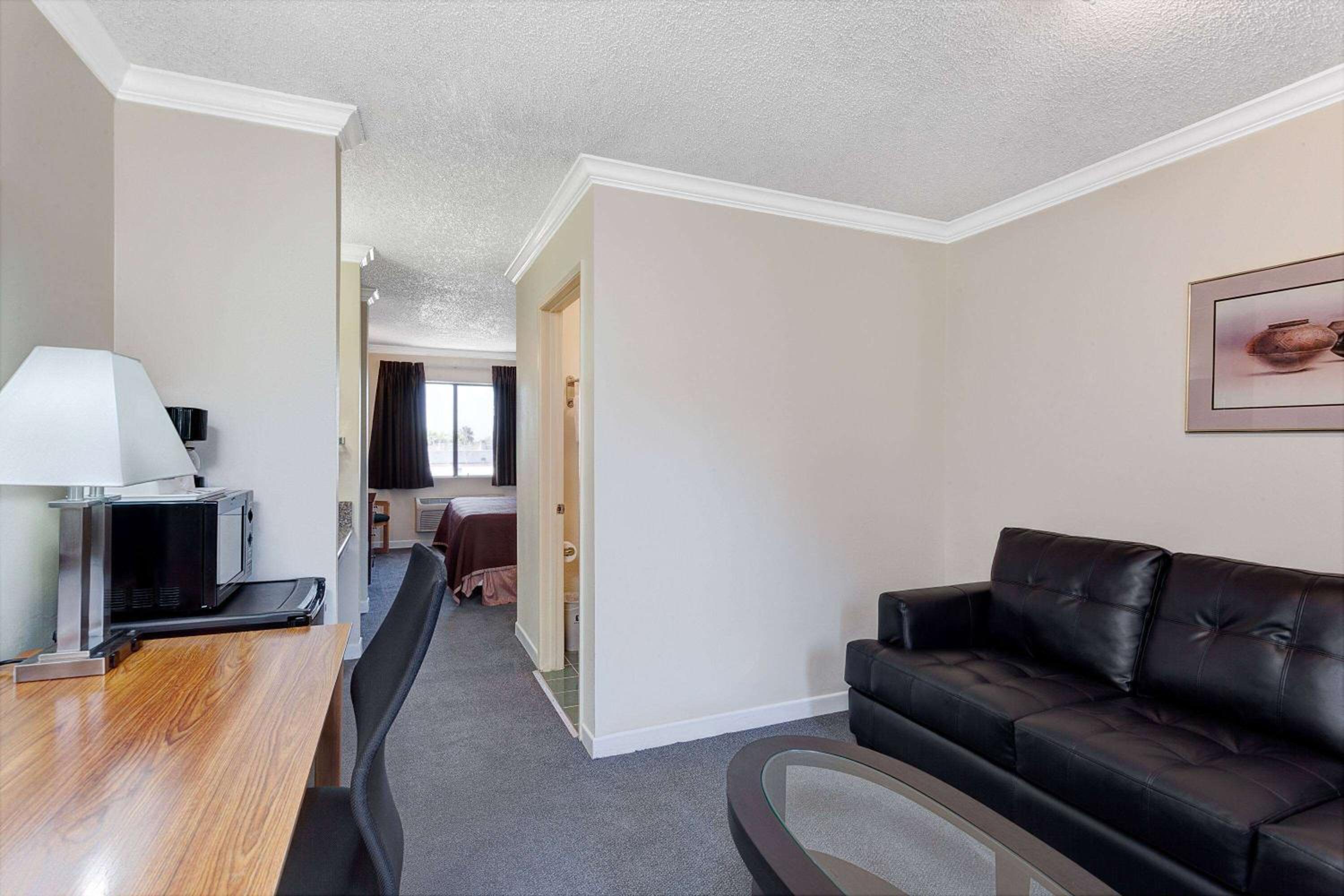 Travelodge by Wyndham Pasadena Central - Property Image 21
