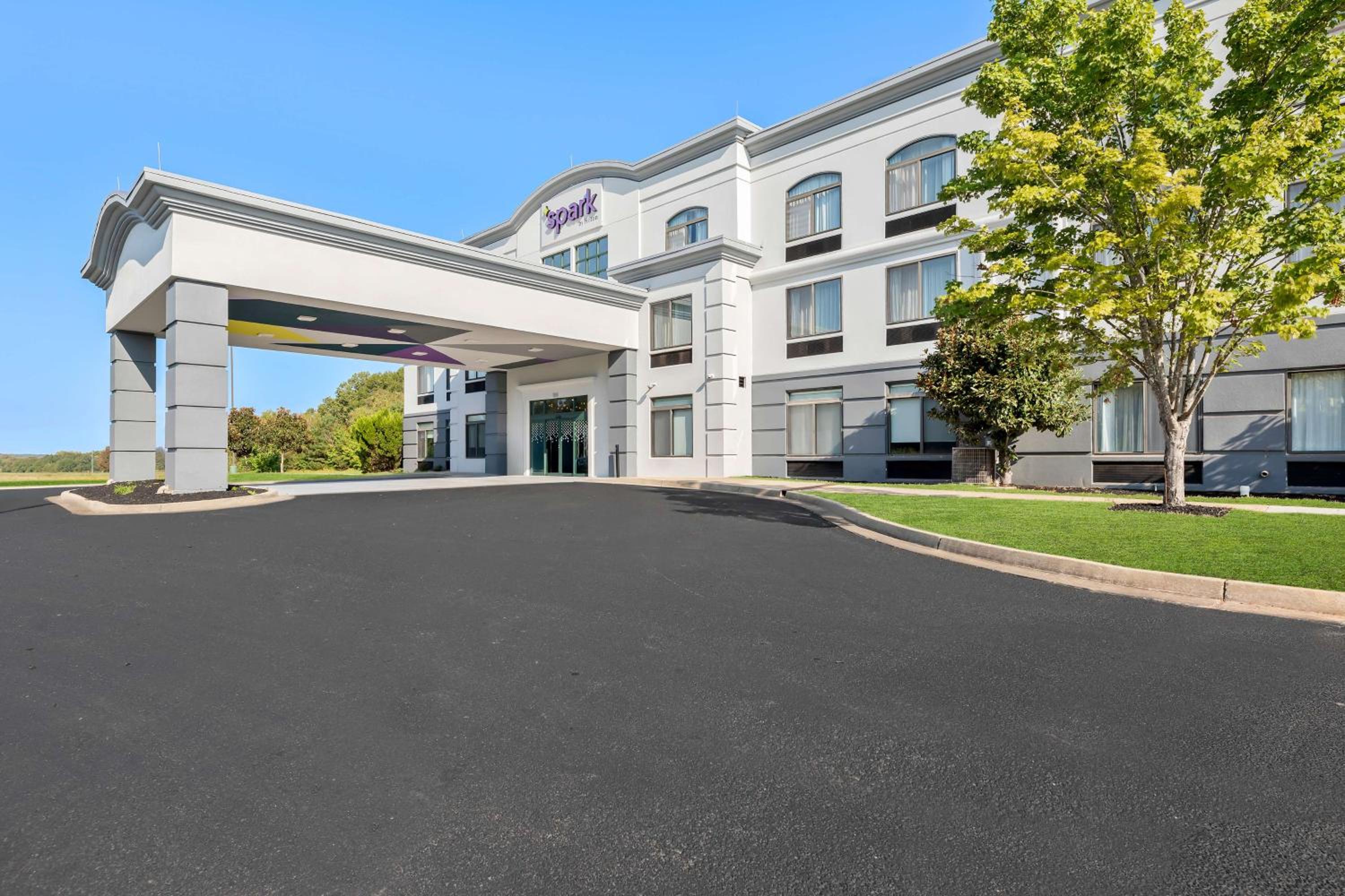 Hotel Spark By Hilton Tupelo - Image 1
