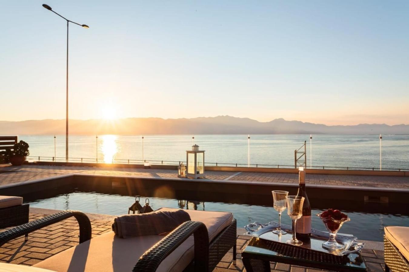 Seaside Summer Bliss - Aurora Luxury Pool Paradise