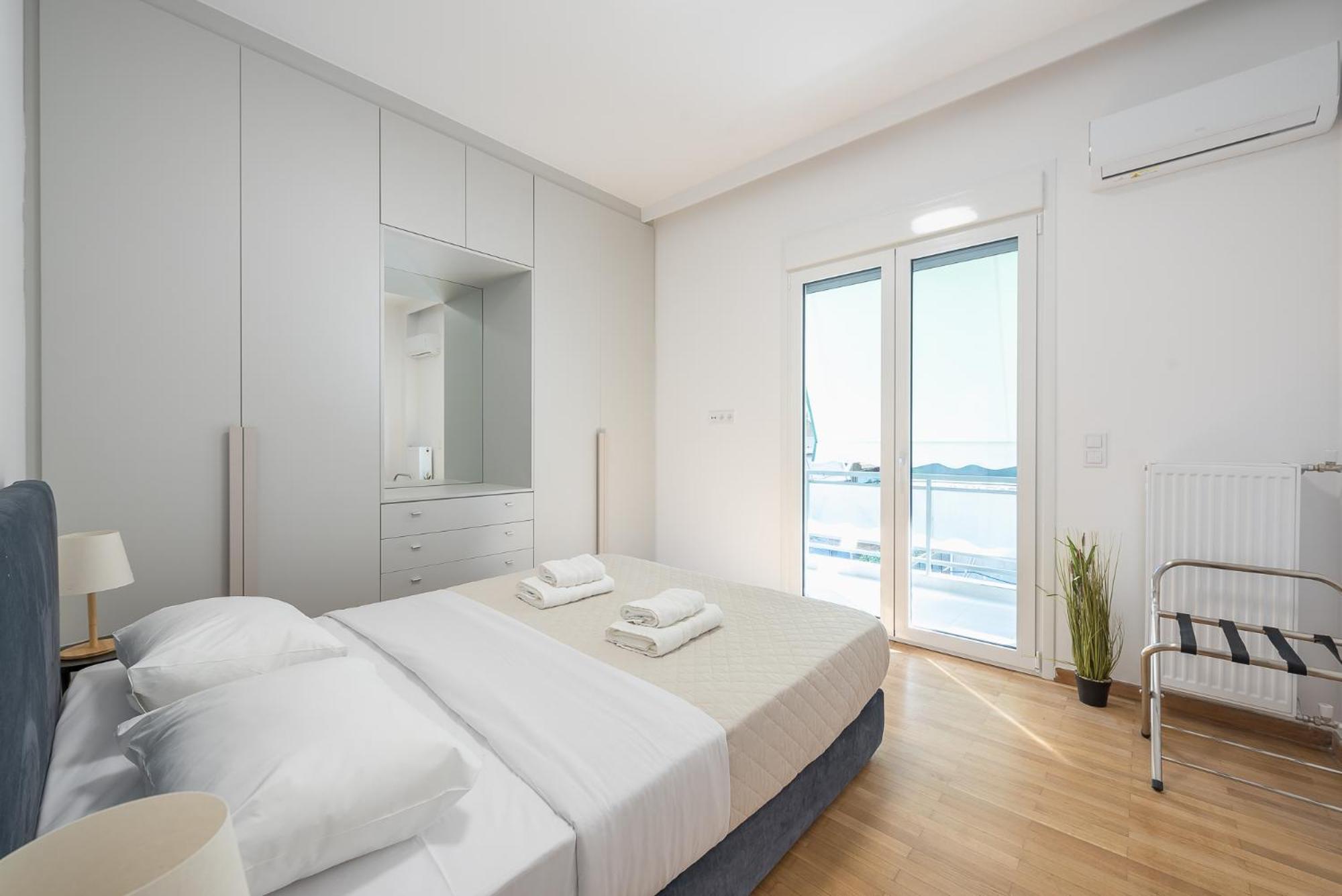 City Vibes Stylish 2BR and a Stunning Balcony photo 4