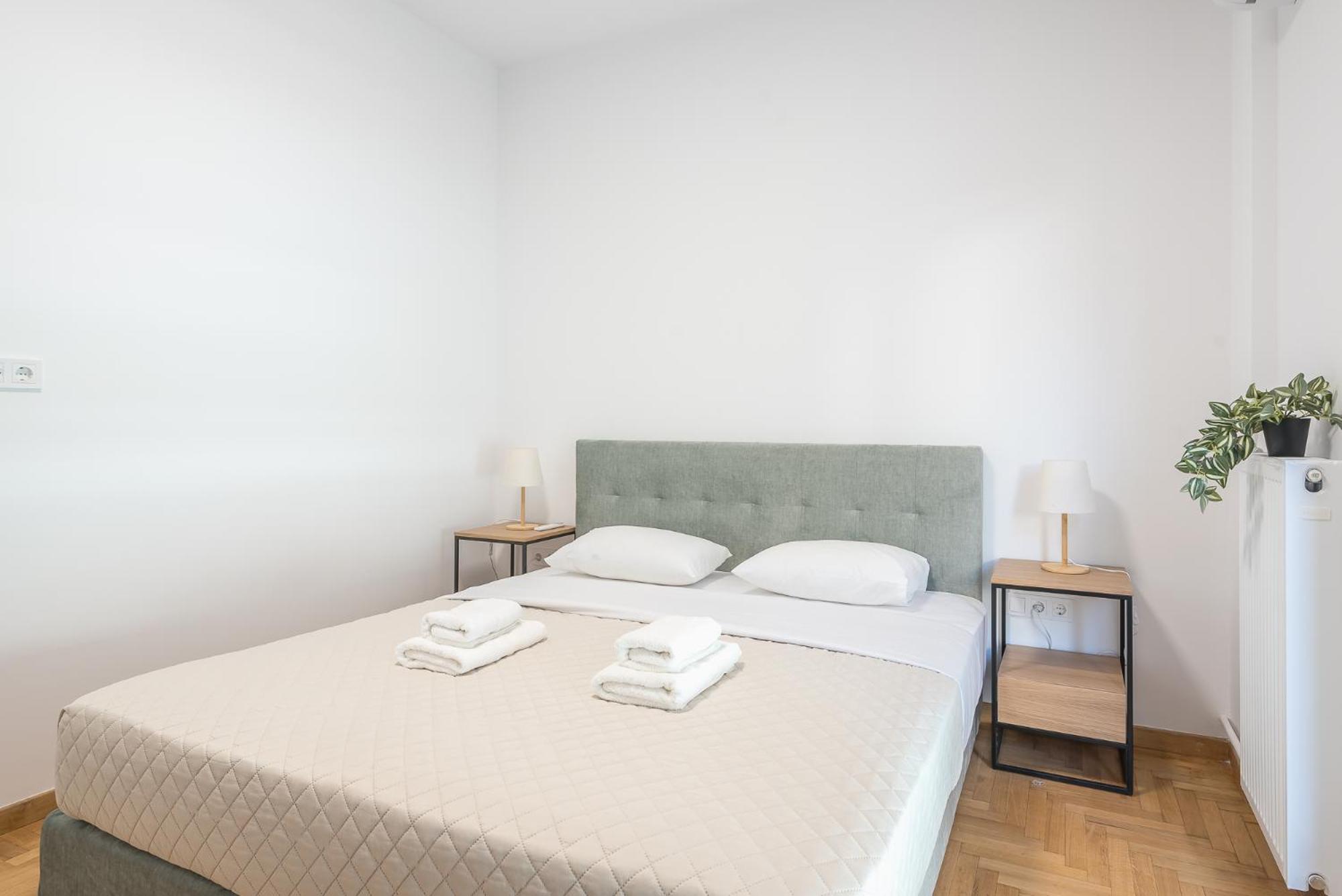 City Vibes Stylish 2BR and a Stunning Balcony photo 5