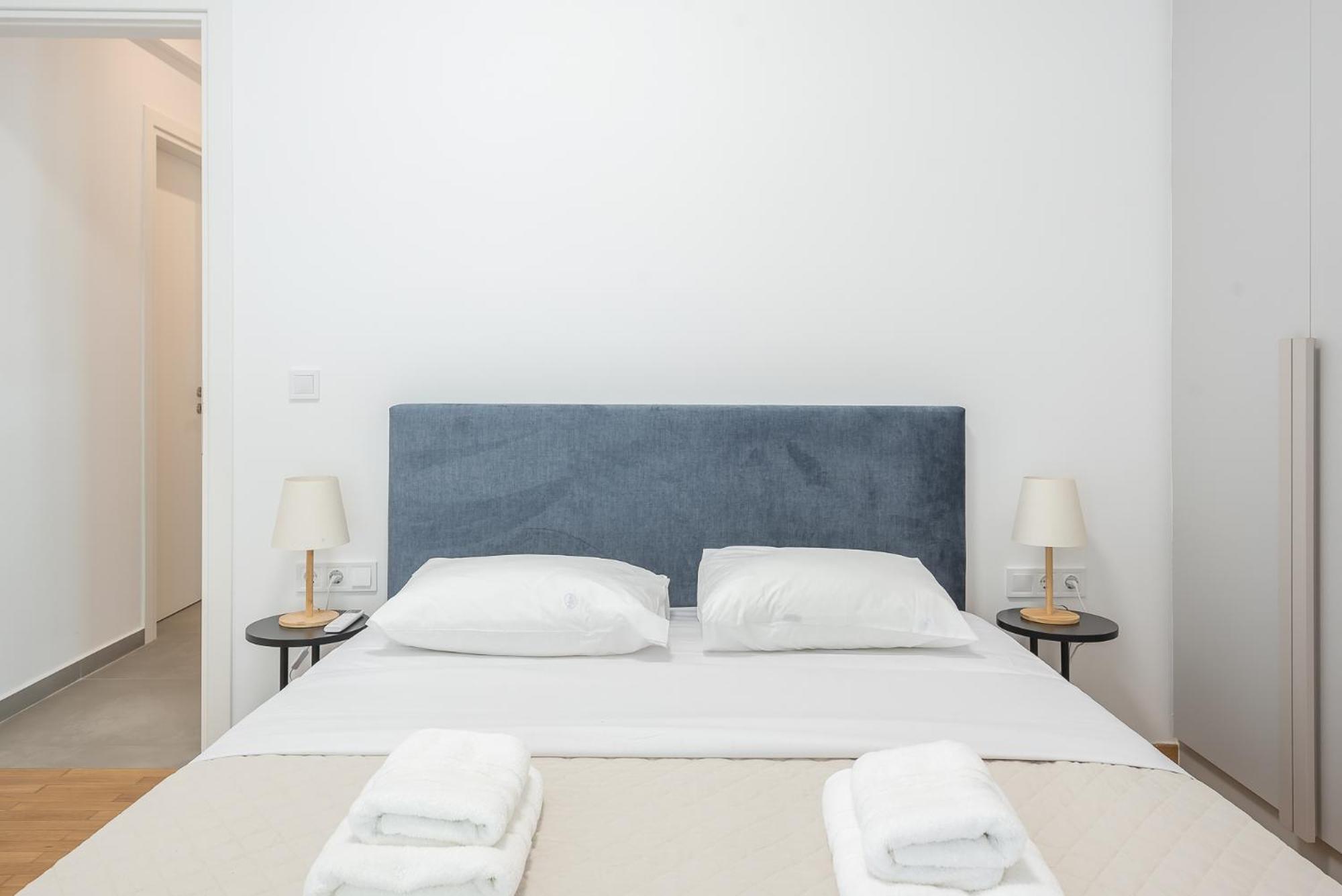 City Vibes Stylish 2BR and a Stunning Balcony photo 3