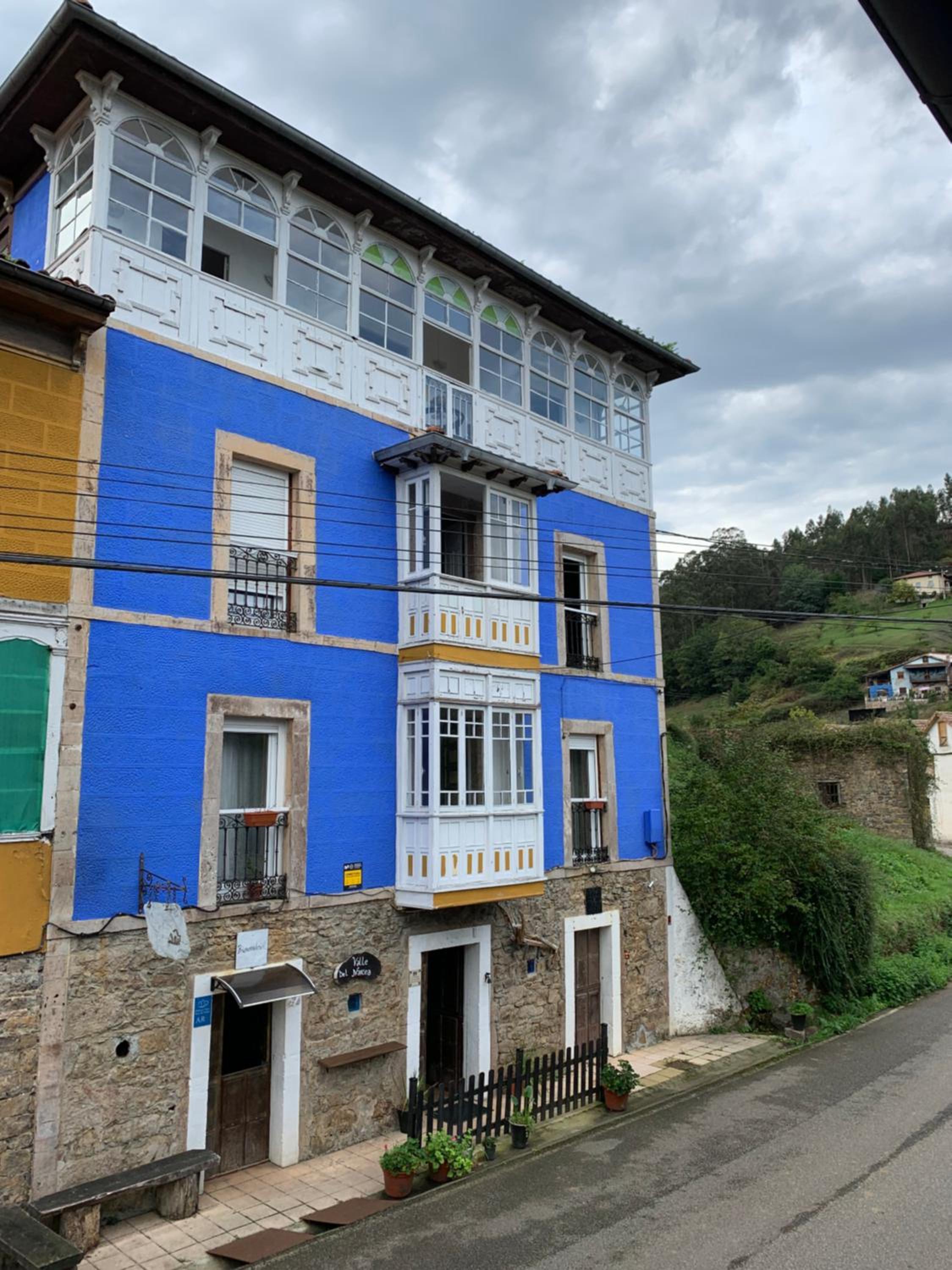 Corias Casona junto al Narcea