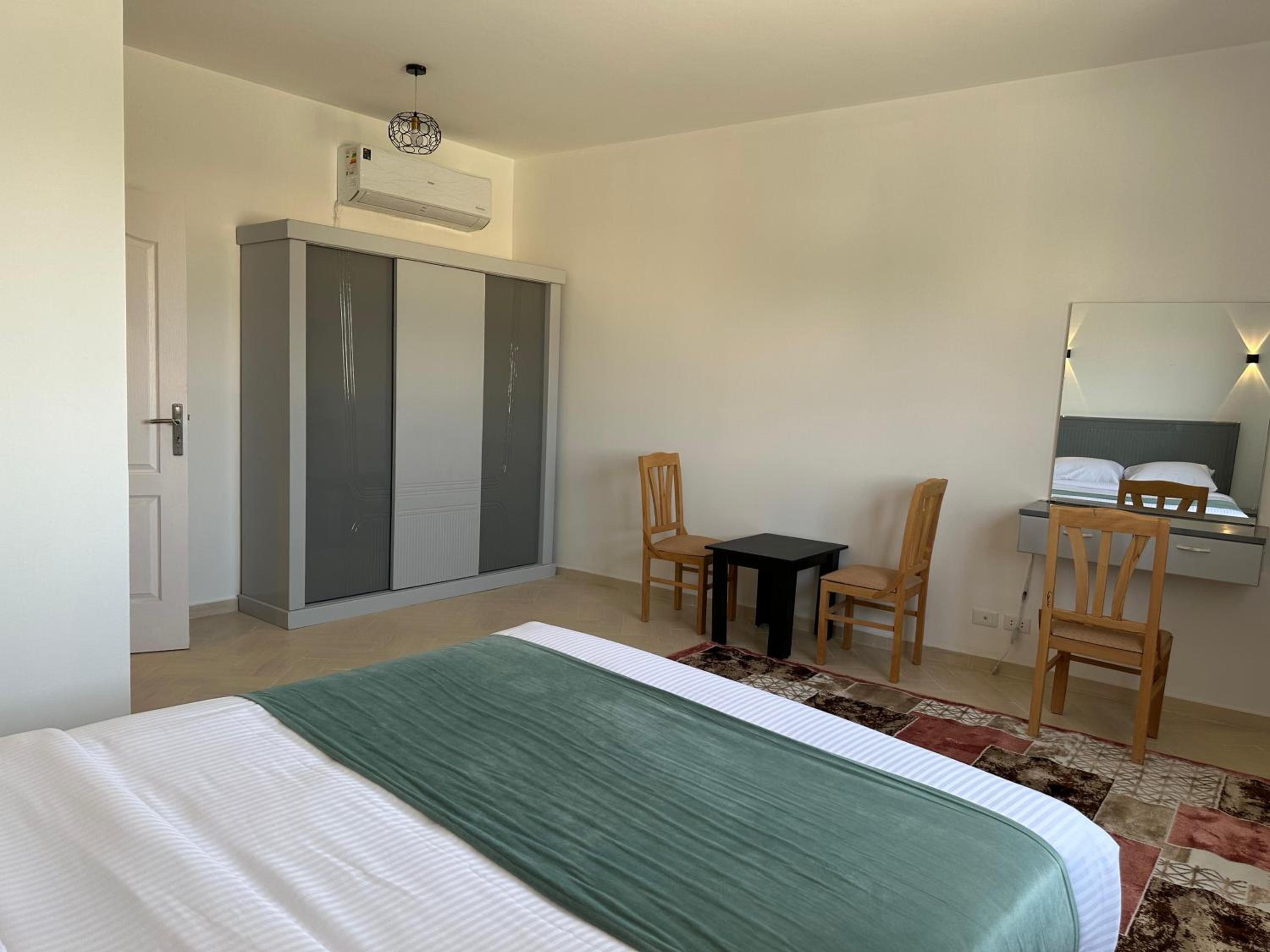 Al Saraya Sahl Hasheesh by Peaks