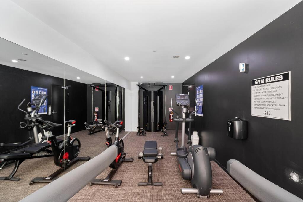 Luxe City Living Chic2BR Apt in Prime CBD Location