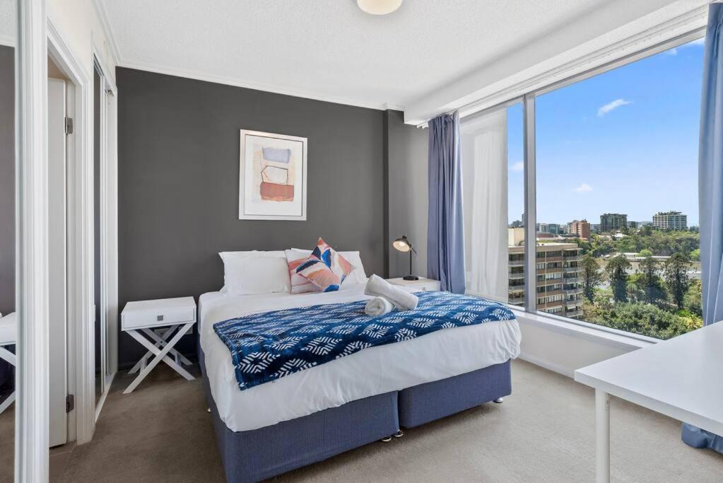 Luxe City Living Chic2BR Apt in Prime CBD Location