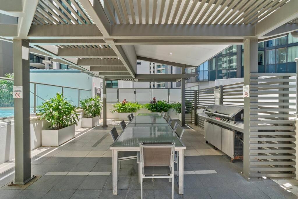 Luxe City Living Chic2BR Apt in Prime CBD Location