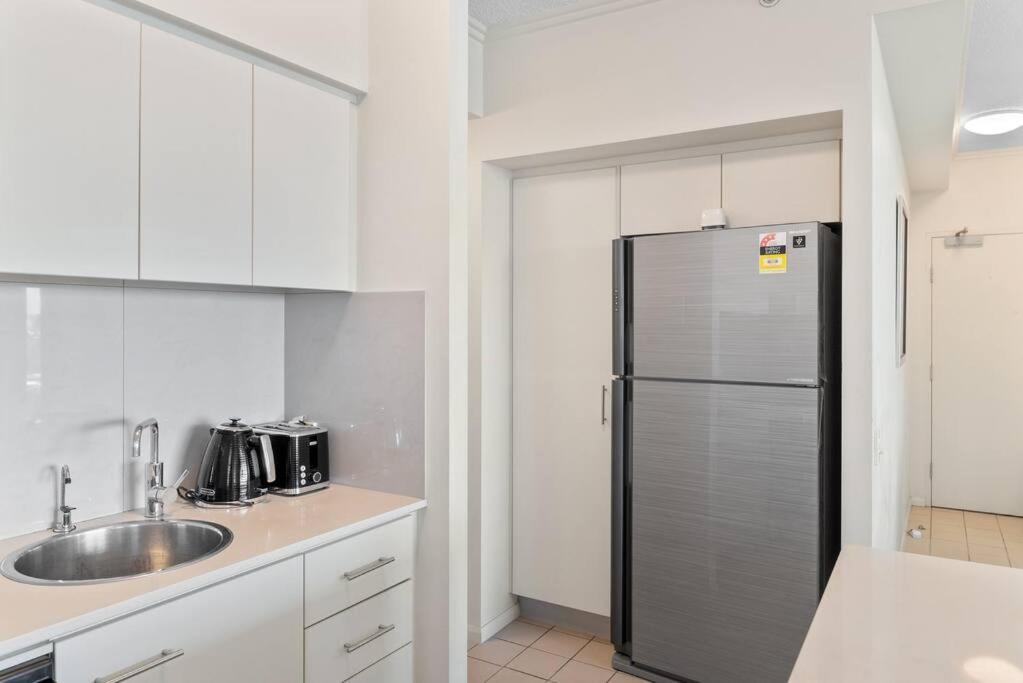 Luxe City Living Chic2BR Apt in Prime CBD Location
