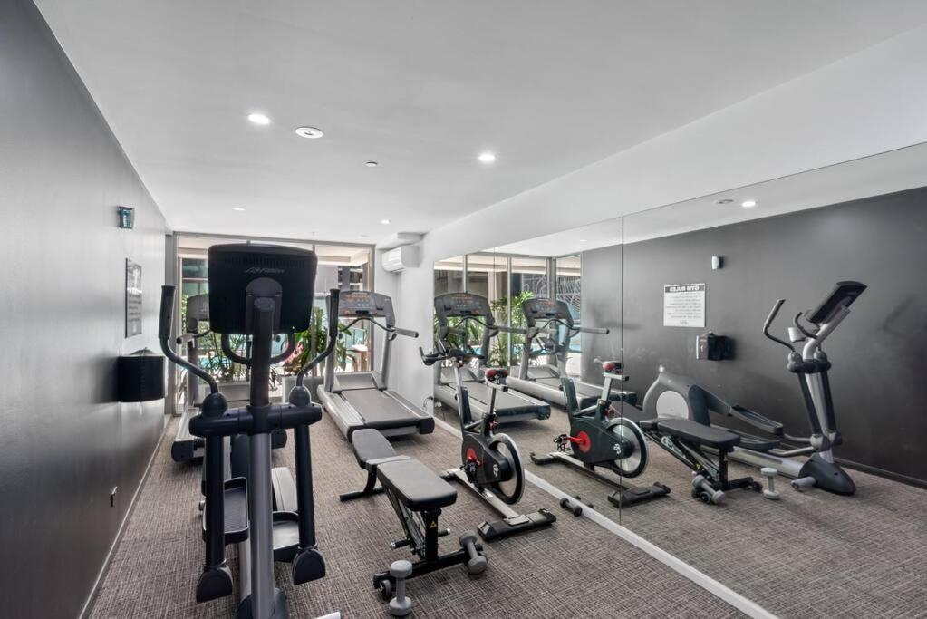 Luxe City Living Chic2BR Apt in Prime CBD Location