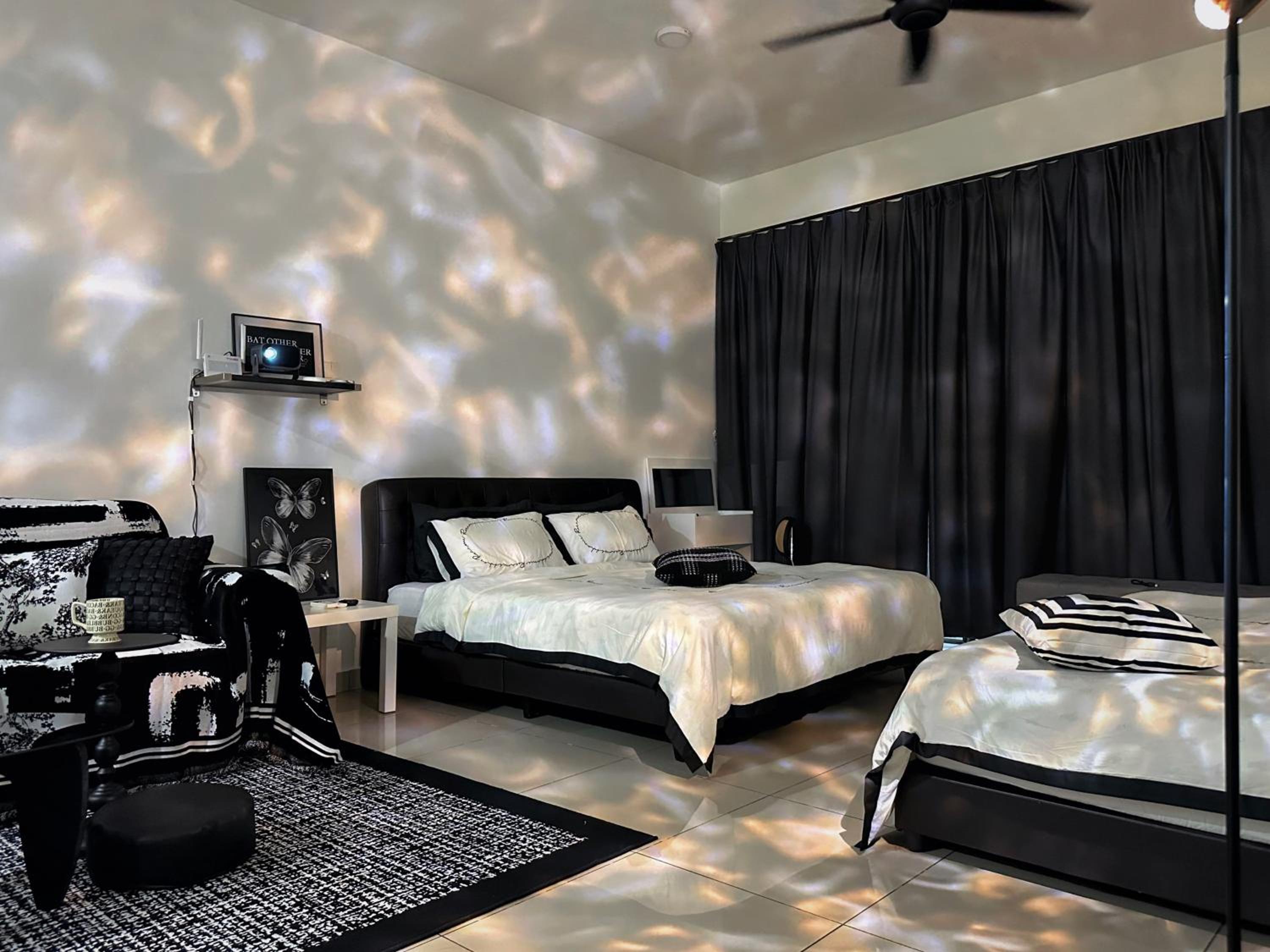 Mount Austin Studio with HD projector Fast Wifi
