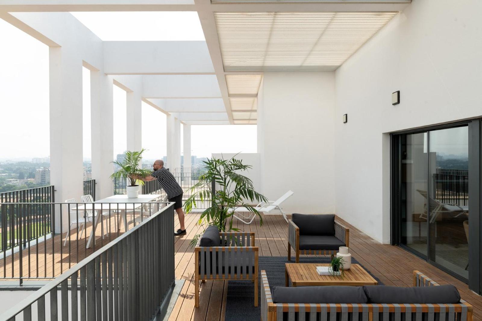 New Designer 3BR with XXL Terrace by FeelHome