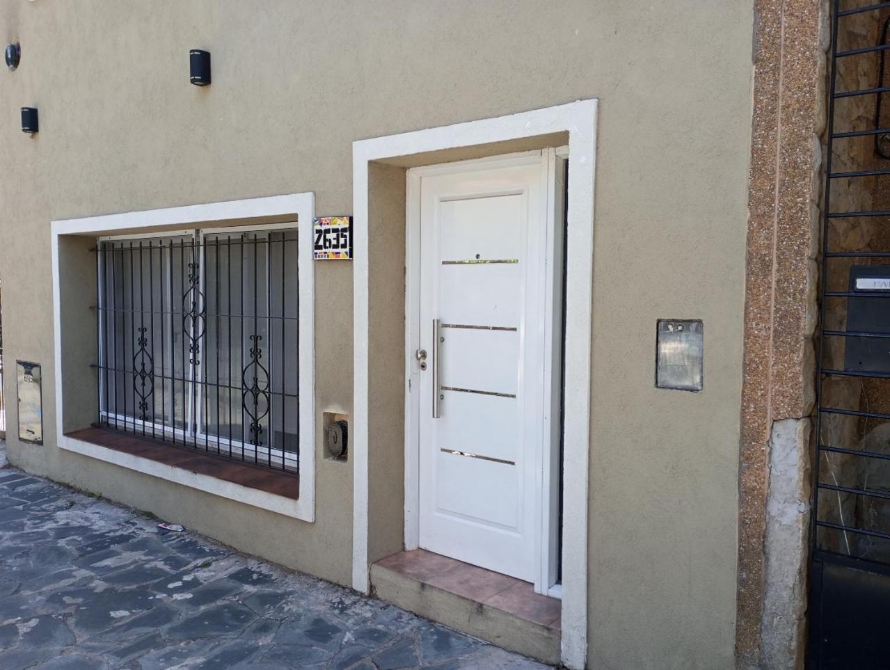 Renovada casa de 4 ambientes con patio y parrilla