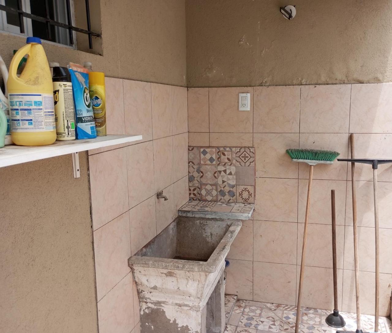 Renovada casa de 4 ambientes con patio y parrilla